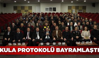Kula'da protokol üyeleri bayramlaşma programında bir araya geldi!
