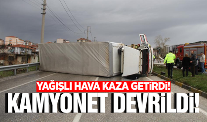 Manisa'da kontrolden çıkan kamyonet yan yattı!