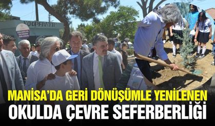 Manisa'da öğrenciler ve protokol üyeleri fidan dikti