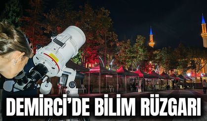 Demirci’de BilimFest coşkusu: Çocuklar Ay’ın kraterlerini teleskopla inceledi