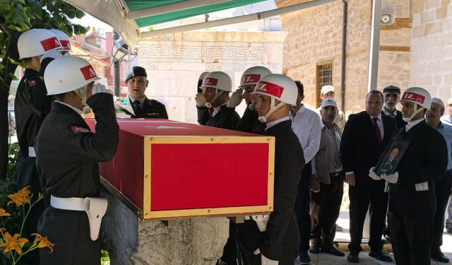 Ege’de Kahramana Veda Kıbrıs Gazisi Askeri Törenle Uğurlandı