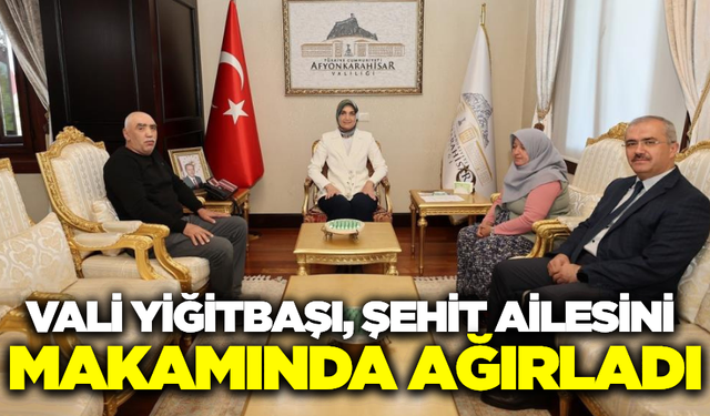 Afyonkarahisar valisi, şehit ailesini makamında ağırladı