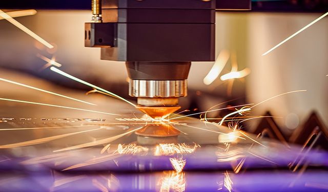 Fiber Lazer Teknolojisi: Endüstride Kesim ve Markalamanın Geleceği
