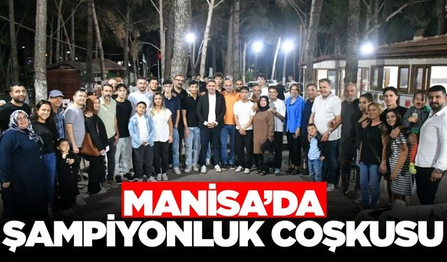 Yunusemre Belediyespor U17 şampiyonluğu coşkuyla kutladı