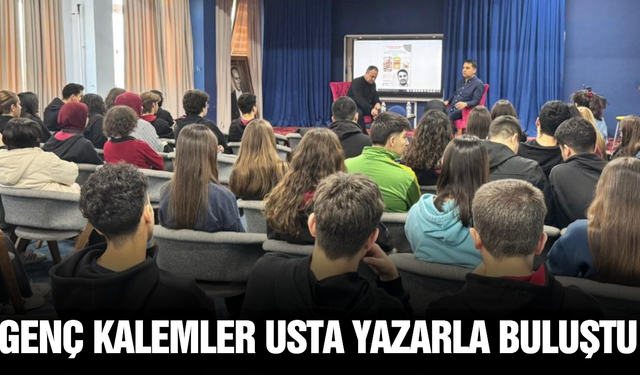 Manisa'da öğrenciler, yazarla bir araya geldi