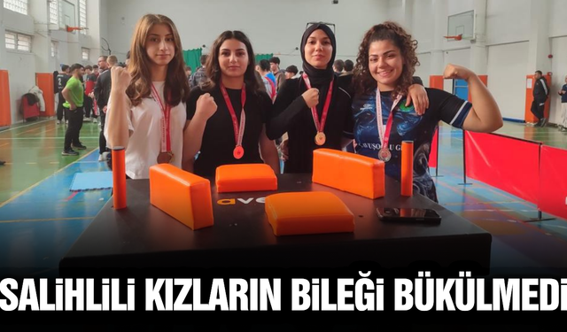 Bilek Güreşi Şampiyonası'nda Salihlili kızlardan büyük başarı!