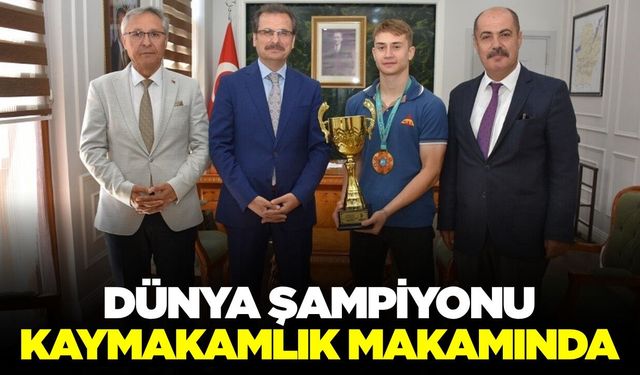 Salihli Kaymakamı Güldoğan, Dünya Şampiyonu öğrenciyi makamında ağırladı