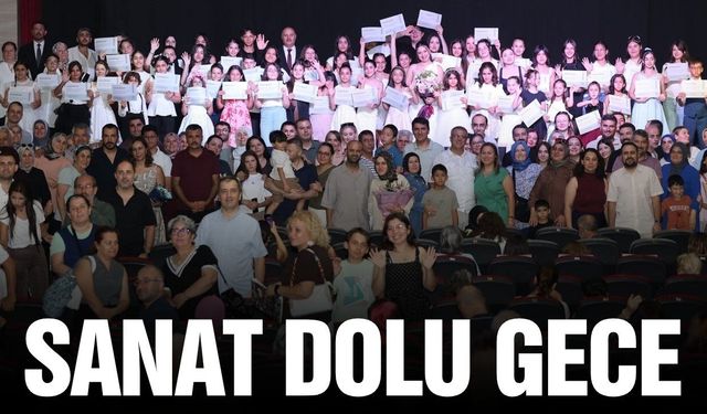 Manisa'da Gençlik Evi Müzik Kursları'nın Yıl Sonu Gösterisi Büyük Beğeni Topladı