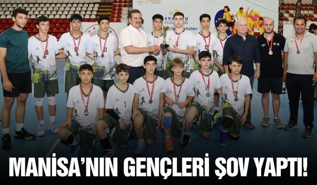 Manisa’nın genç voleybolcularından Türkiye ikinciliği