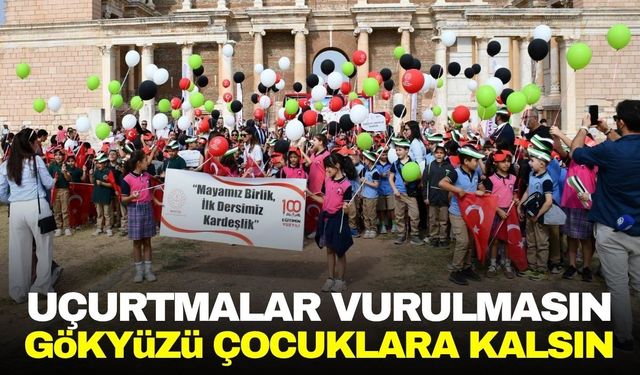 Sardes’te uçurtmalar barış için uçtu: 'Gökyüzü çocuklara kalsın'