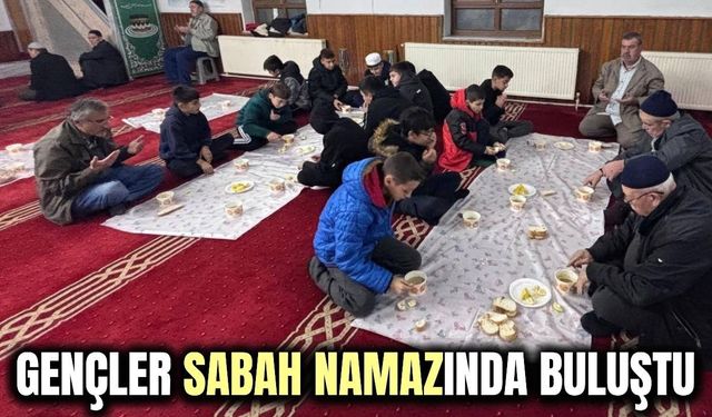 Kırkağaç’ta Gençler Sabah Namazında Bir Araya Geldi