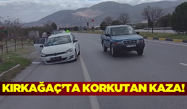 Kırkağaç Alay Kavşağı'nda Tekerlek Fırladı, Araç Bariyerlere Çarptı!