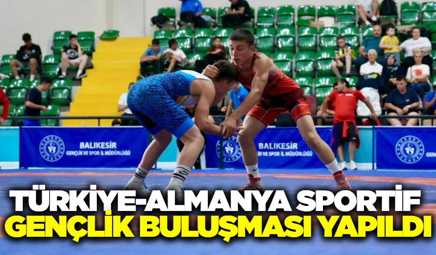 Genç güreşçiler, kültür ve dostluk adına minderde kapıştılar