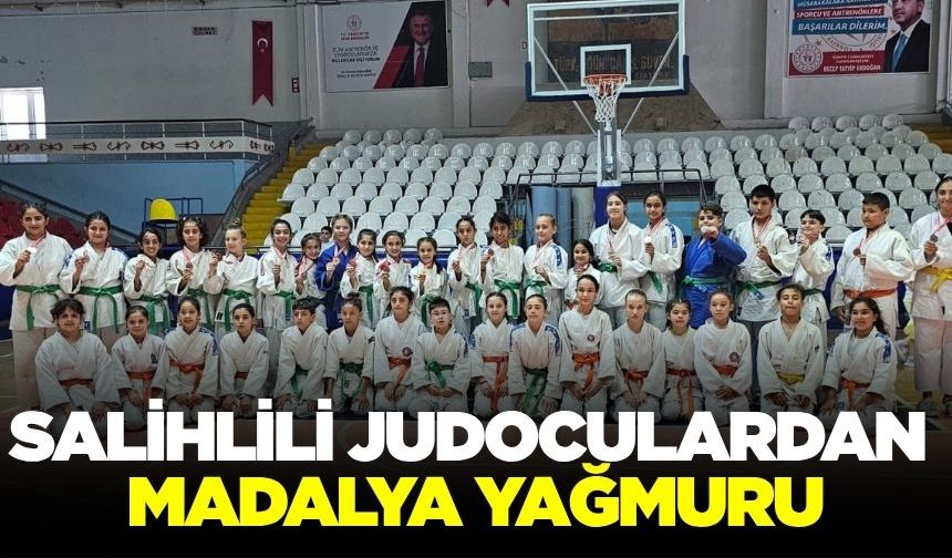 Salihli'nin gururları: 22 madalya birden!