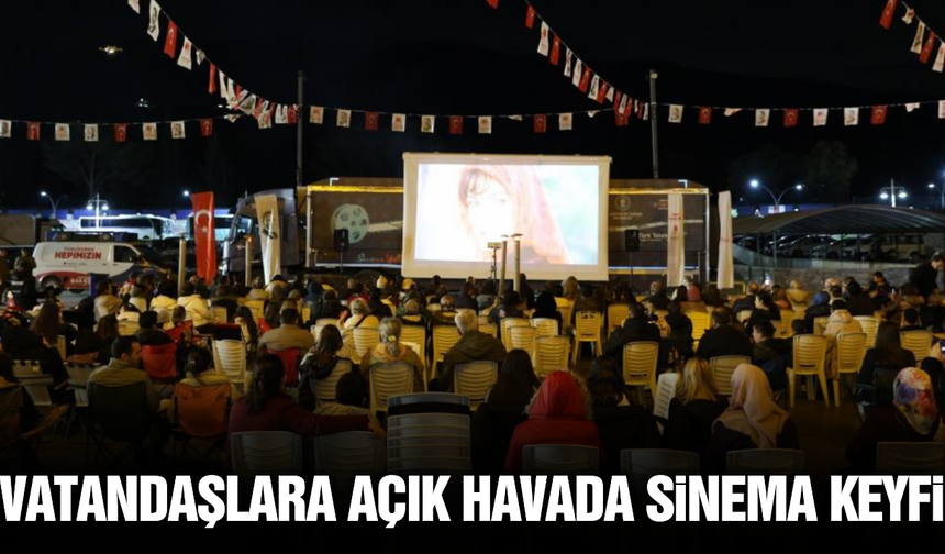 Yunusemre'de açık havada sinemasına yoğun ilgi
