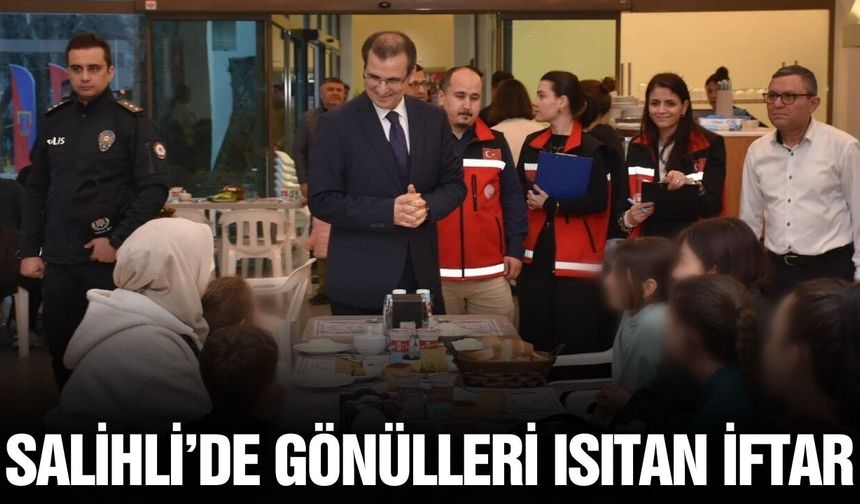 Salihli'de öksüz ve yetimler için iftar programı