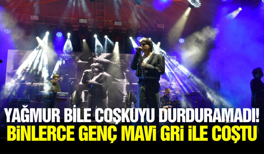 Salihli'de 19 Mayıs Coşkusu: Sağanak Yağmura Rağmen Binler Mavi Gri Konserinde Buluştu