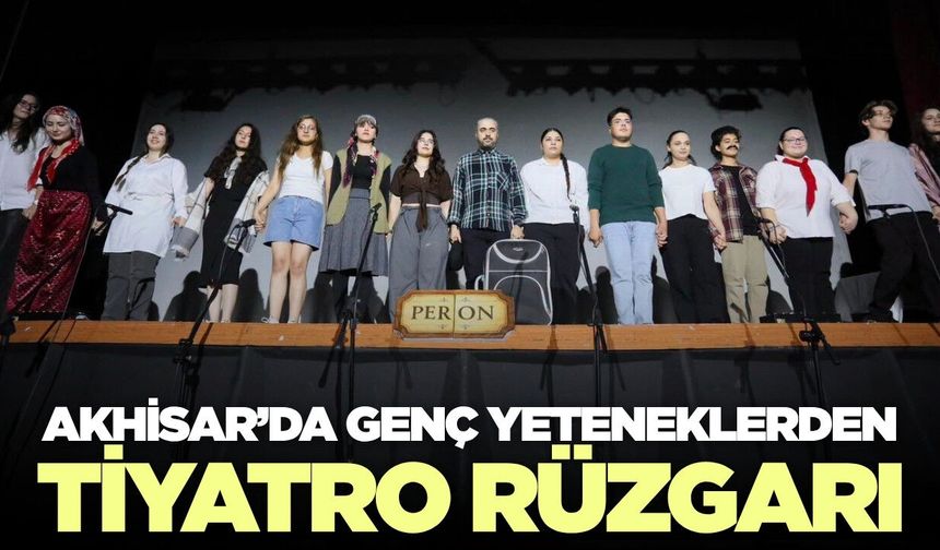 Manisa'da tiyatroseverler “Bir Bavul Skeç” adlı oyunda buluştu