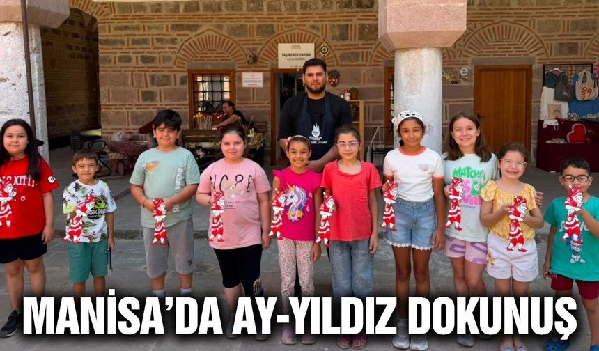 Manisa'da Hacivat-Karagöz Ay-Yıldızın Renkleriyle Hayat Buldu