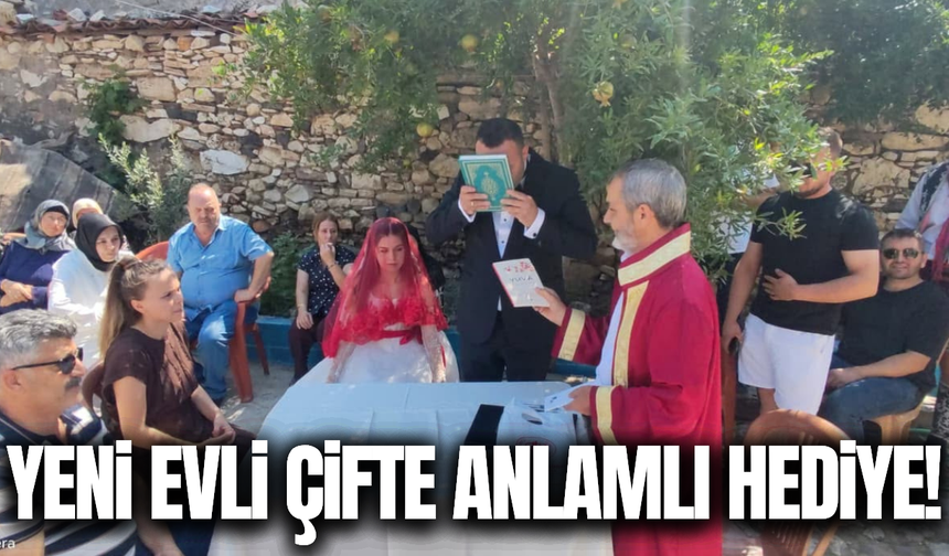 Kula’da Müftü Nerkiz’den yeni evli çifte anlamlı hediye