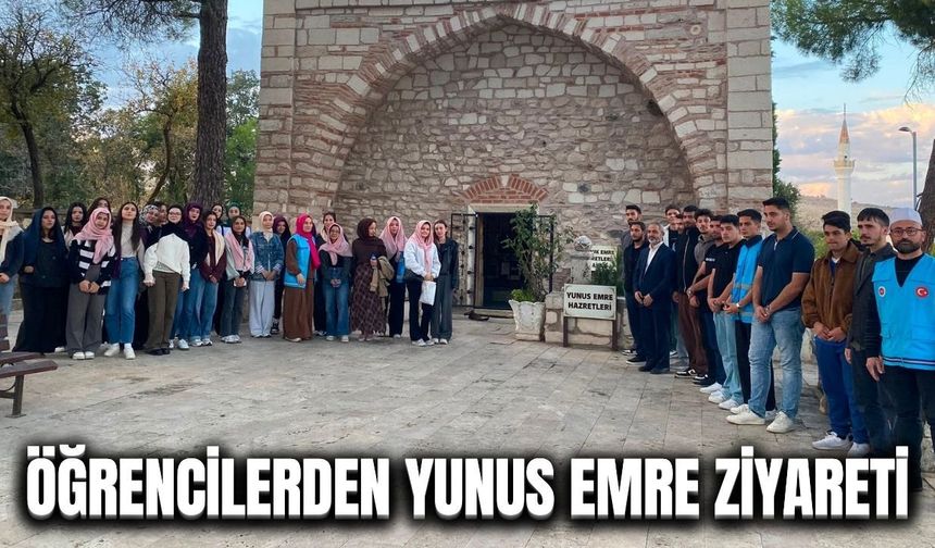 Kula’da üniversite öğrencileri Yunus Emre Türbesi’ni ziyaret etti