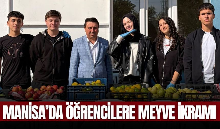 Manisa’da liselilere ücretsiz meyve dağıtıldı