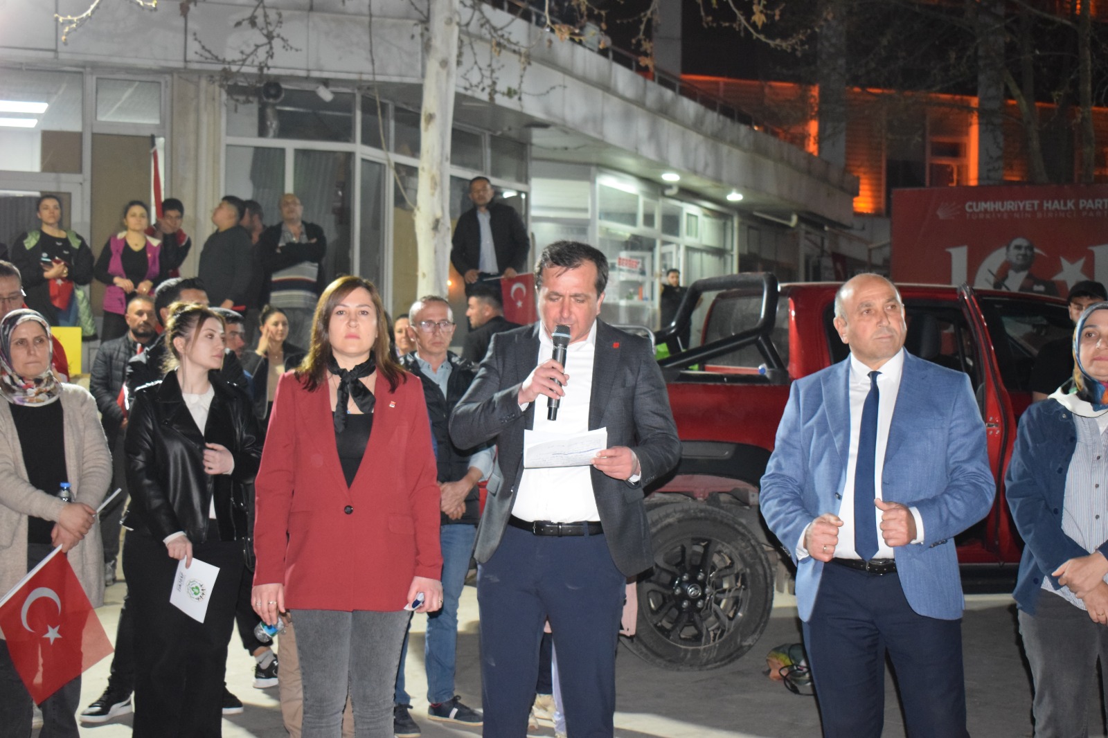 Yürüyüşün ardından Sarıgöl CHP İlçe Başkanı Nuri Sarı  yaptığı konuşmada, seçme ve seçilme hakkının gasp edildiğini savundu ve gazeteci tutuklamalarına tepki gösterdi. 
Ayrıca, Genel Başkan Özgür Özel'in çağrısıyla bazı medya kuruluşlarının boykot edileceğini duyurdu.