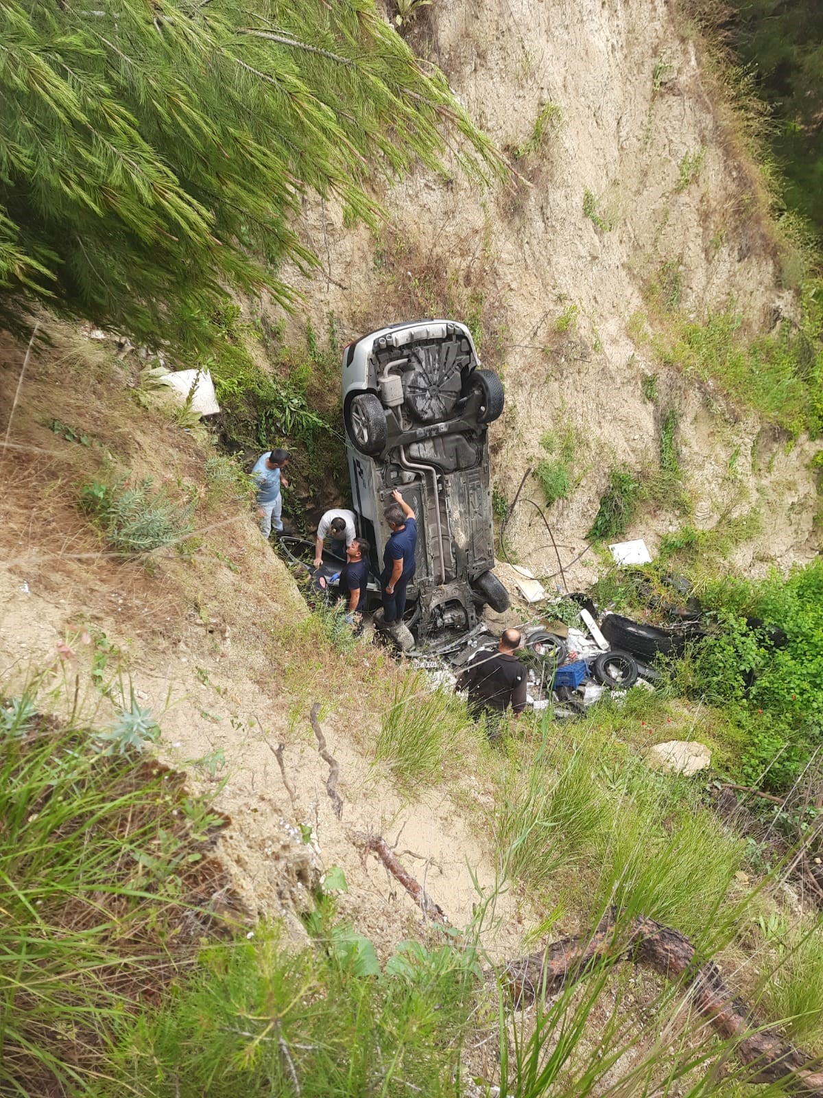Buldan Kaza Otomobil Şarampole Uçtu (3)