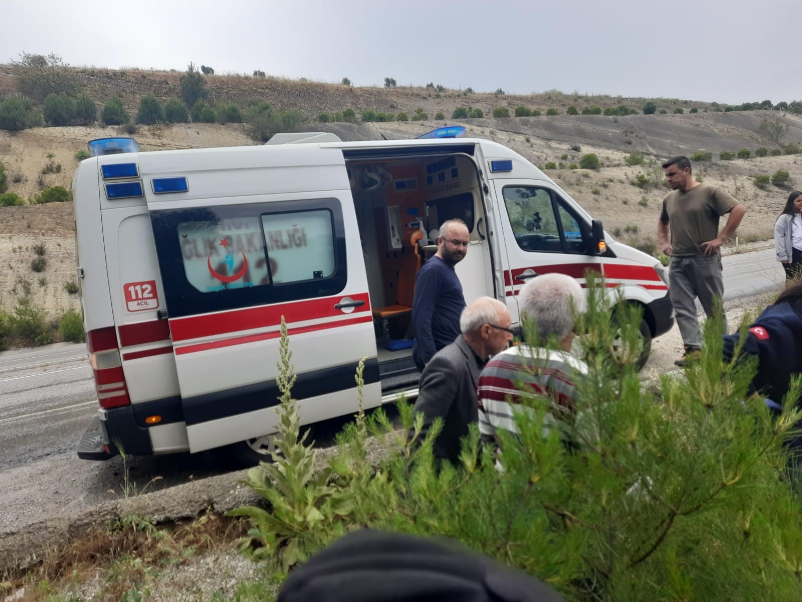Buldan Kaza Otomobil Şarampole Uçtu (4)