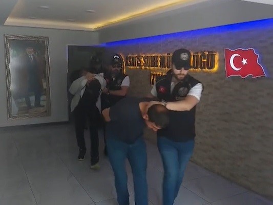 Izmir'de Komşu Kavgası Tutklama (2)