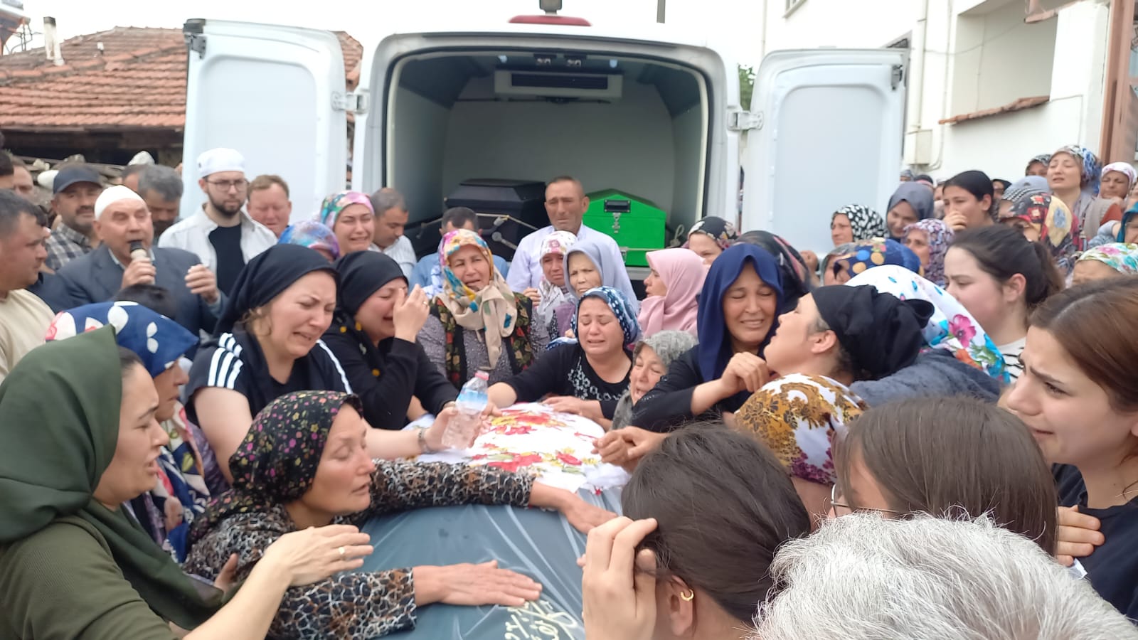 Mani̇sali Üni̇versi̇te Öğrenci̇si̇ Son Yolculuğuna Uğurlandi (5)