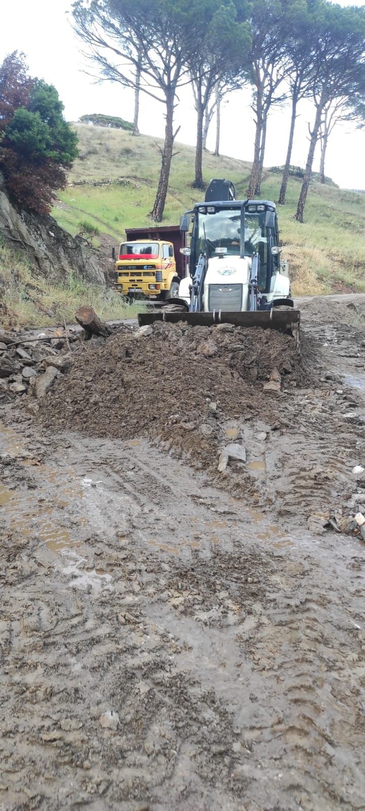 Yağış Sonrası Heyelan Paniği Yaşandı (4)