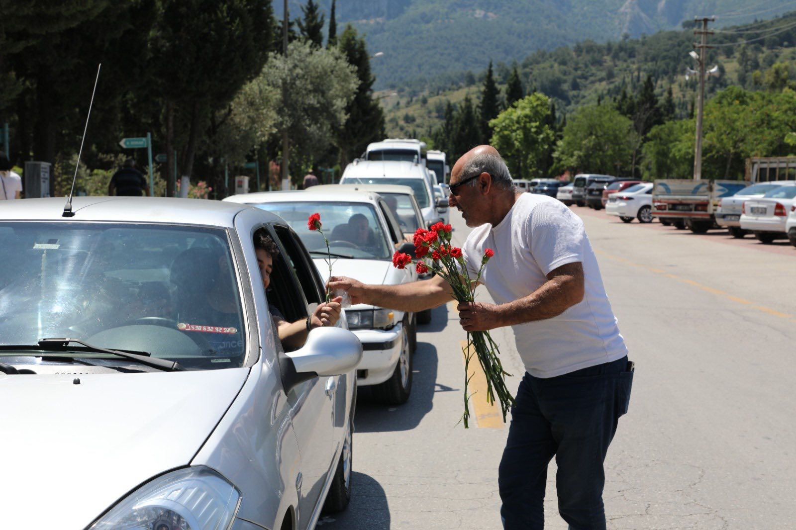 Bayram Öncesi Şehzadeler'de Karanfil Sürprizi! (4)