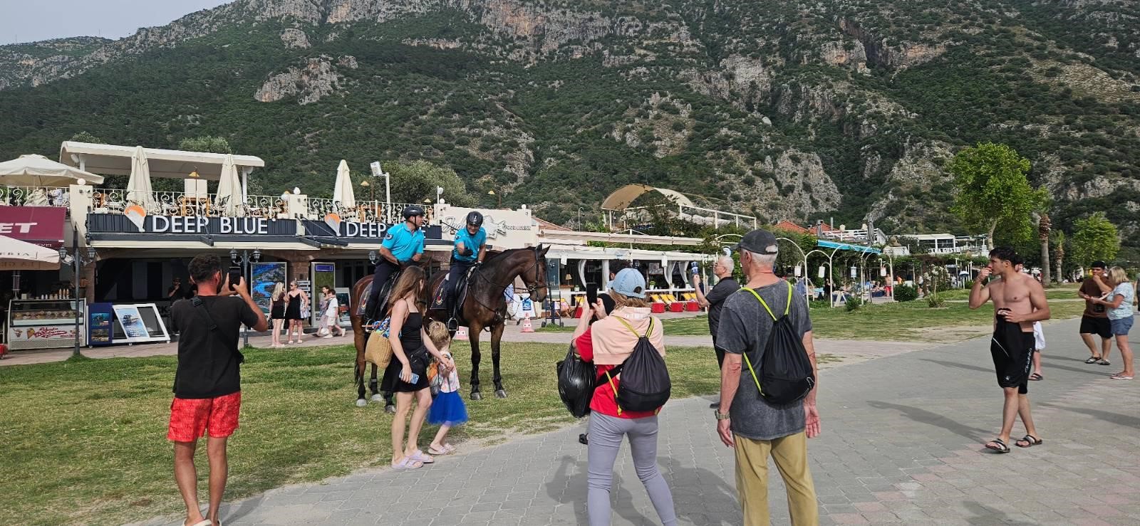Ege Sahillerinde Yeni Dönem Atlı Jandarma Timi Göreve Başladı! (3)