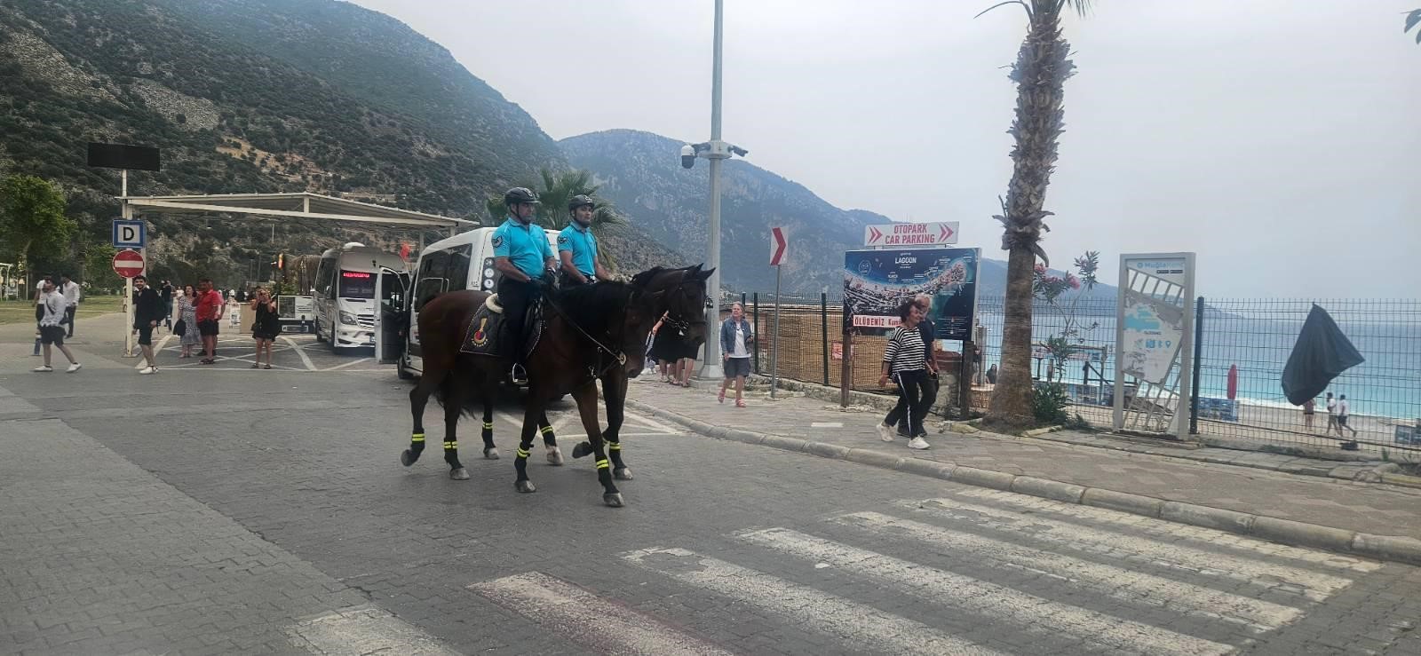 Ege Sahillerinde Yeni Dönem Atlı Jandarma Timi Göreve Başladı! (5)