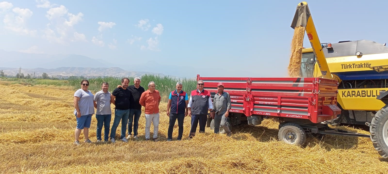 Ege'de 2025'In İlk Hasadı Başladı Üreticiler Tarlalara Akın Etti (4)