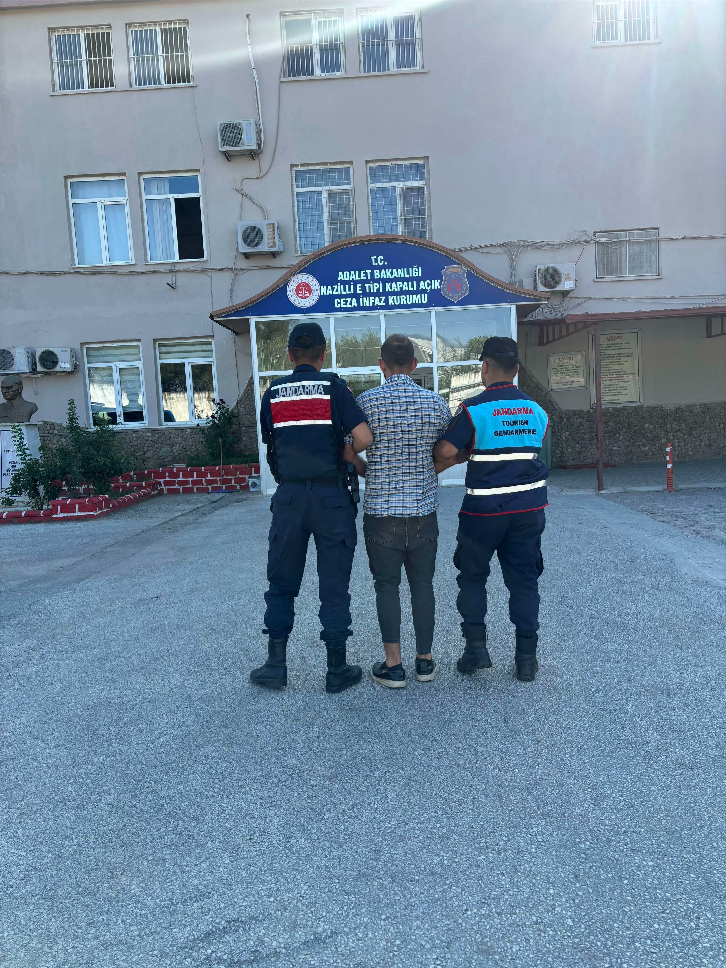 Ege’de Aranan Şahıslar Yakalandıı (2)