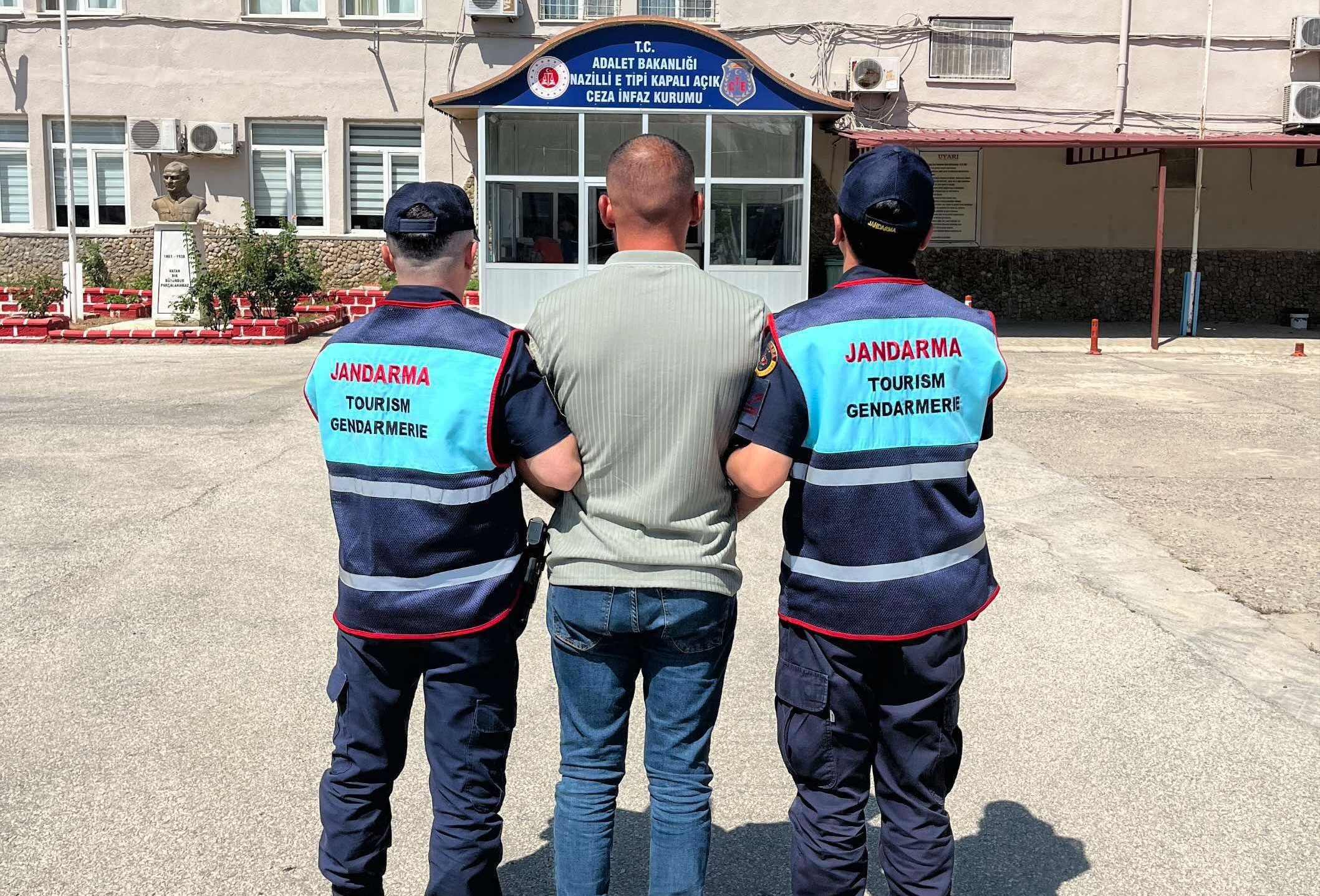 Ege’de Aranan Şahıslar Yakalandıı (4)