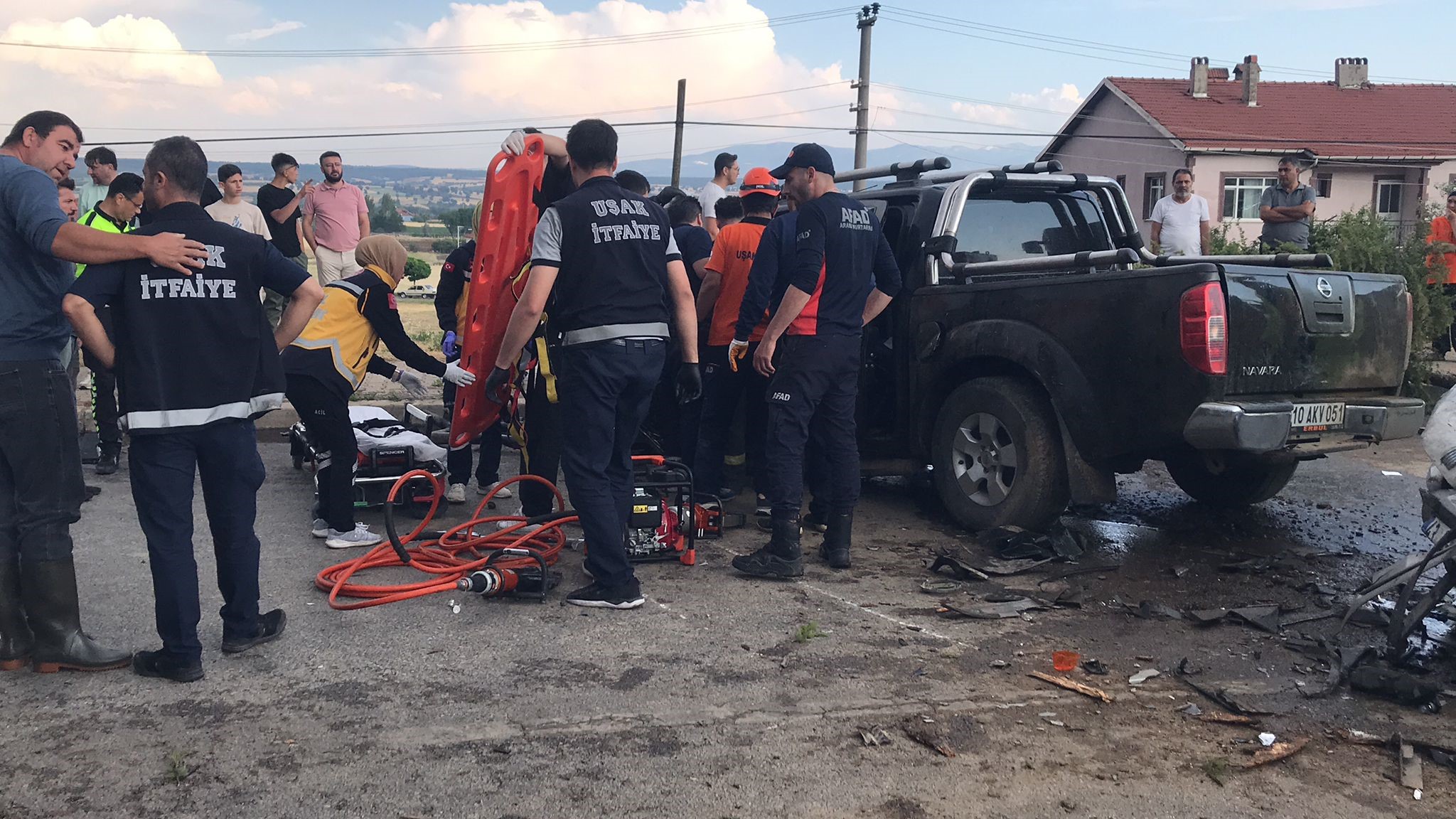 Ege’de İki Araç Kafa Kafaya Çarpıştı (4)