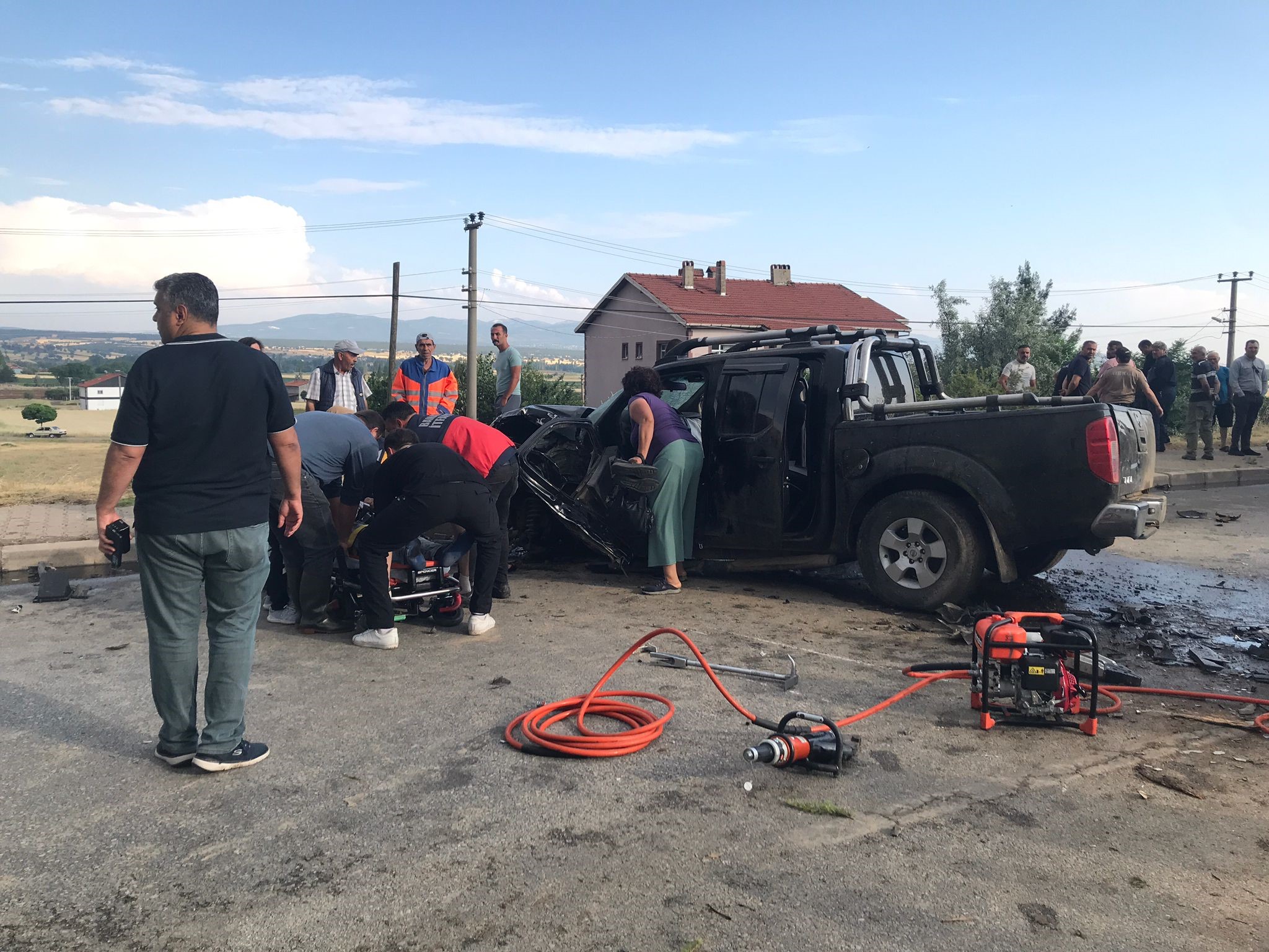 Ege’de İki Araç Kafa Kafaya Çarpıştı (5)