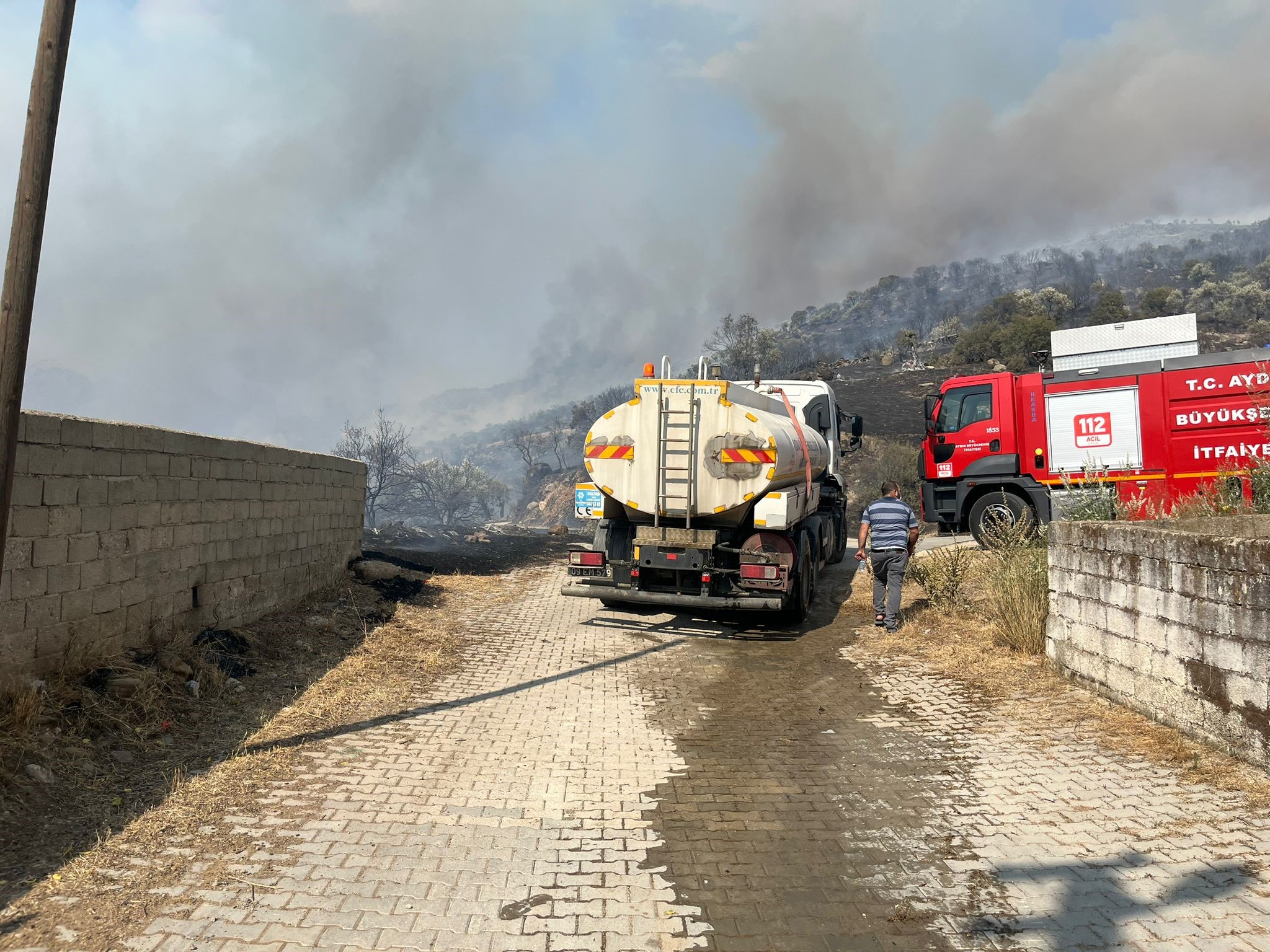 Ege’de Korkutan Yangın! Alevler Yerleşim Yerlerine Yaklaştıı (2)