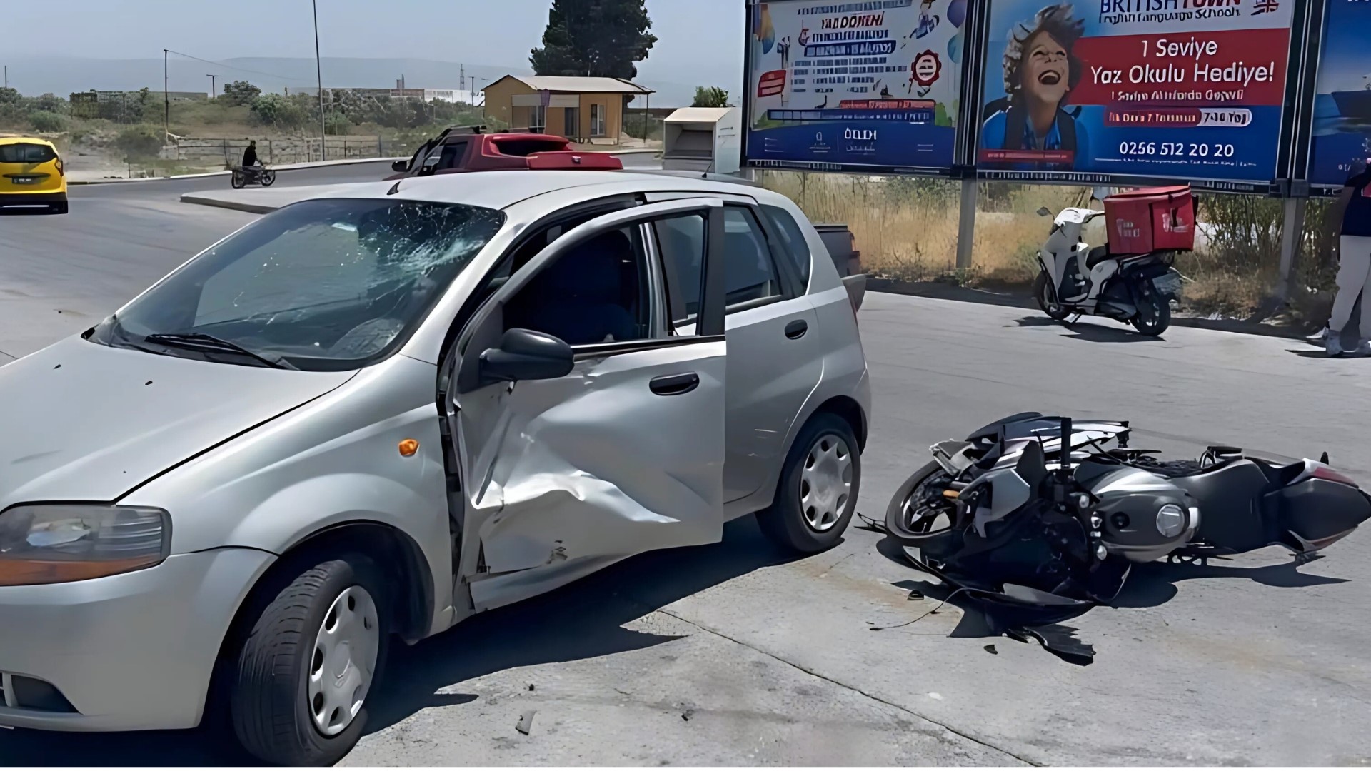 Ege’de Otomobil Ile Motosiklet Çarpıştı (2)