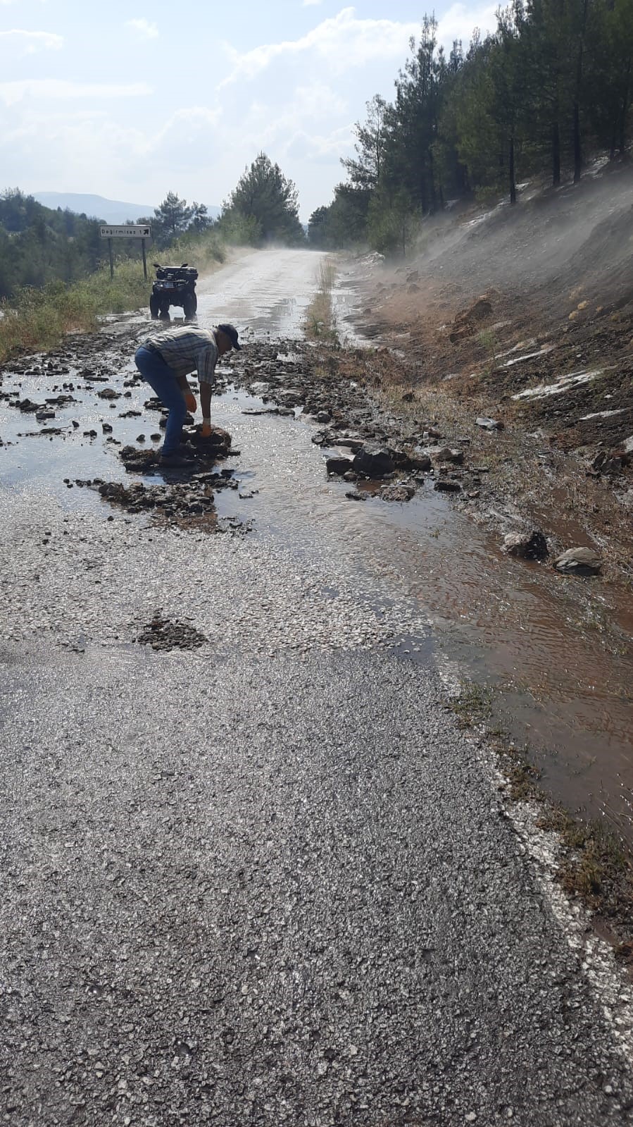 Ege'de Şiddetli Yağış Ve Dolu! Tarım Alanlarında Zarara Yol Açtı (2)