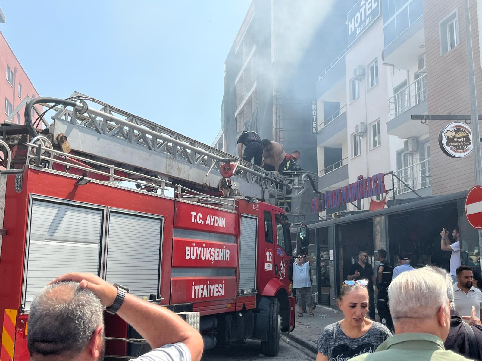 Ege’de Yangın Paniği Mahsur Kalan Vatandaş Son Anda Kurtarılı (6)