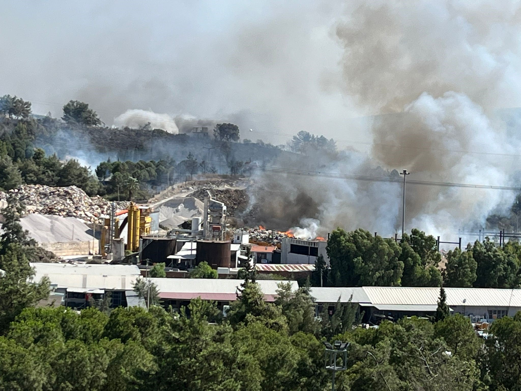 İzmir’de Belediyelerin Çöpleri Orman Yangınına Sebep Olduu (4)