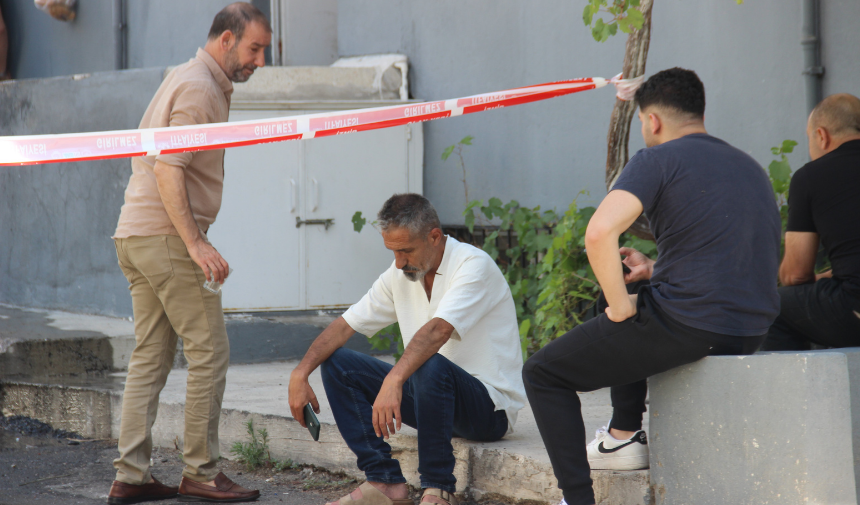 İzmirde Ev Yangını Can Aldı Yaşlı Kadın Kurtarılamadı (2)