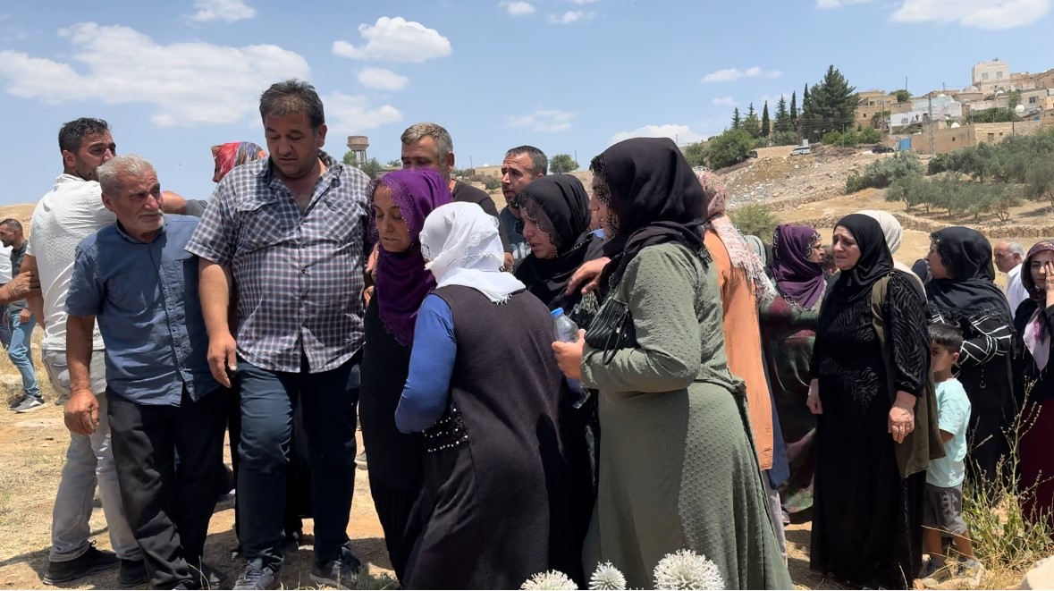 Izmir'de Kqaza Aynı Aileden Üç Kişi Öldü (3)