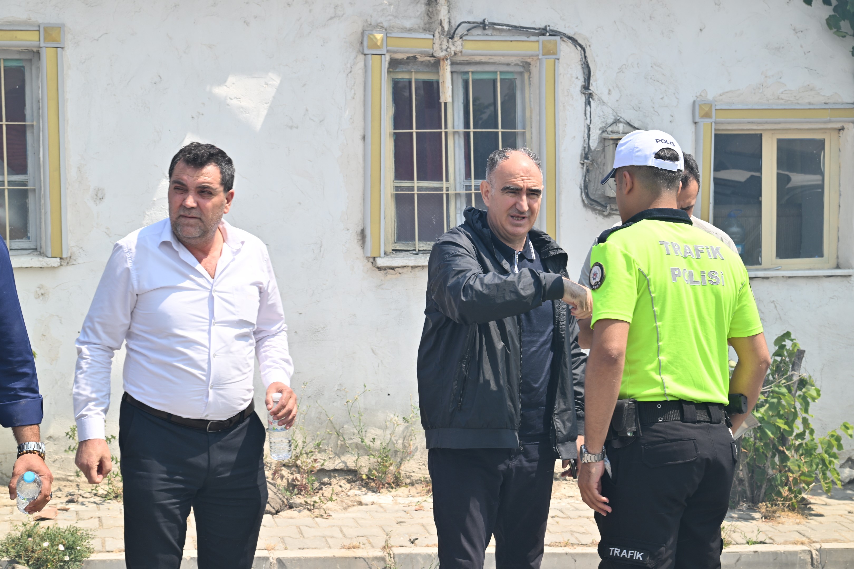 Manisa Valisi Vahdettin Özkan Yangın Bölgesinde Incelemelerde Bulundu (5)