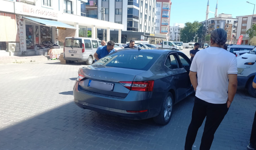 Manisa'da 3 Milyonluk Otomobil Çalındı, Şüpheliler Kovalamaca Sonucu Yakalandı! (1)
