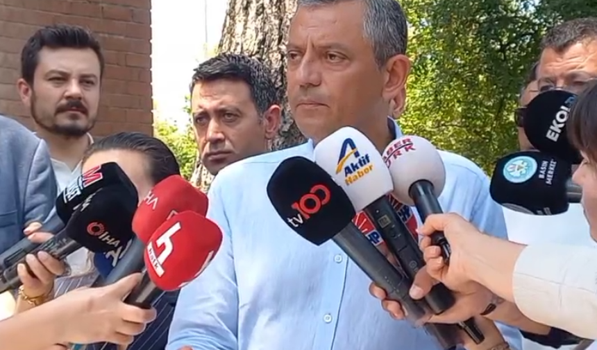 Özgür Özel, Başkan Zeyrek'in Taziyesinde Önemli Açıklamalarda Bulundu! (1)